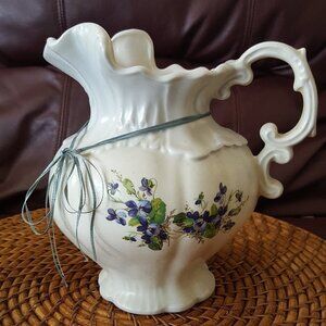 ARNELS ERA 1975 OFF WHITE PITCHER  CERAMIC COLLECTABLE RARE 71/2 IN"
